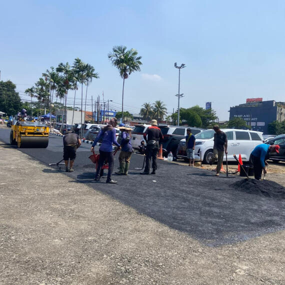 Dokumentasi Pengaspalan Showroom BYD Harmony Ciputat