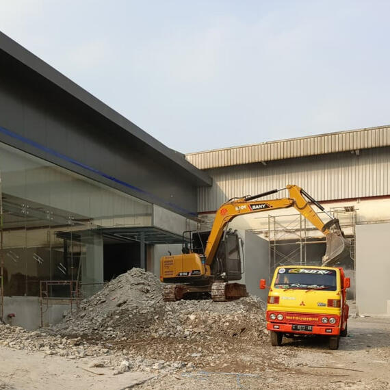 Dokumentasi Renovasi Gedung Showroom BYD Harmony Ciputat