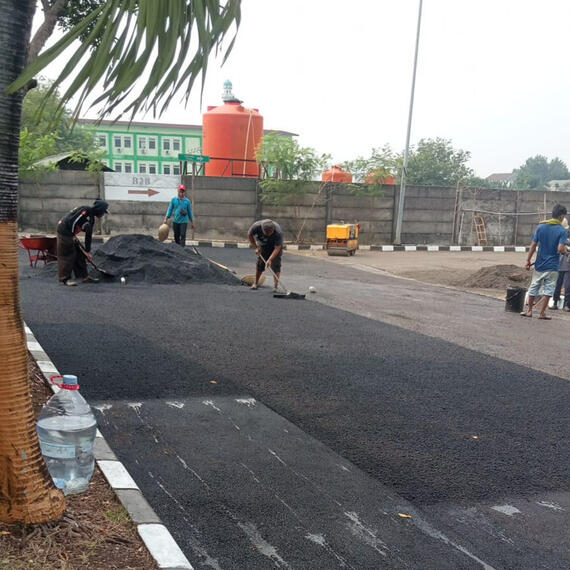 Dokumentasi Pengaspalan Showroom BYD Harmony Ciputat